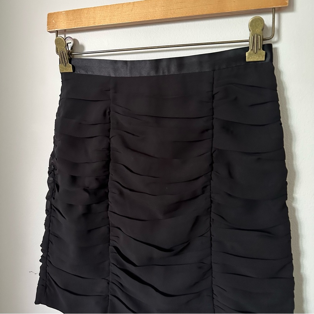 H&M Ruched Mini Skirt - Picture 2 of 3